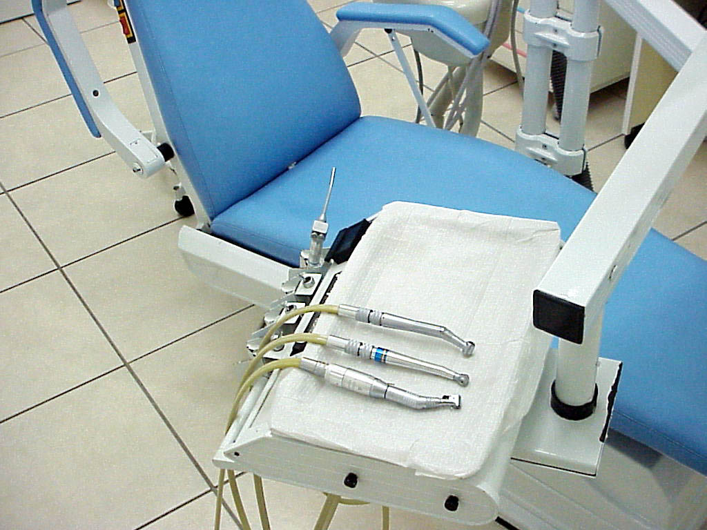 خطر انتقال ویروس‌ها در مطب دندانپزشکی