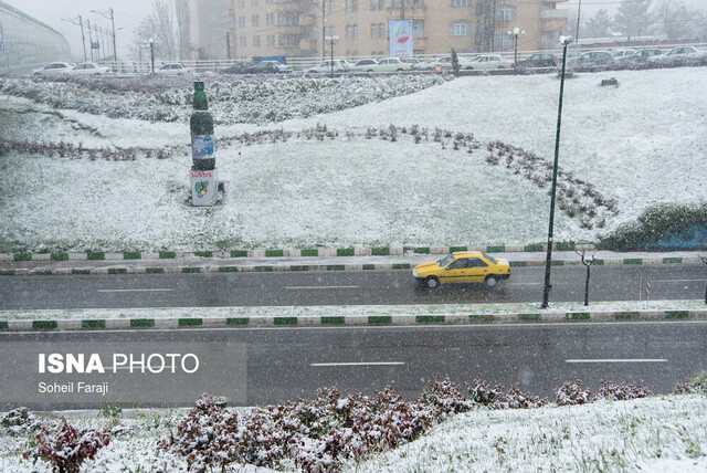 بارش برف و باران در برخی محورها/ رانندگان زنجیر چرخ همراه داشته باشند