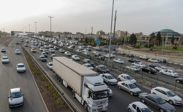 ترافیک پرحجم و روان در آزادراه تهران_کرج