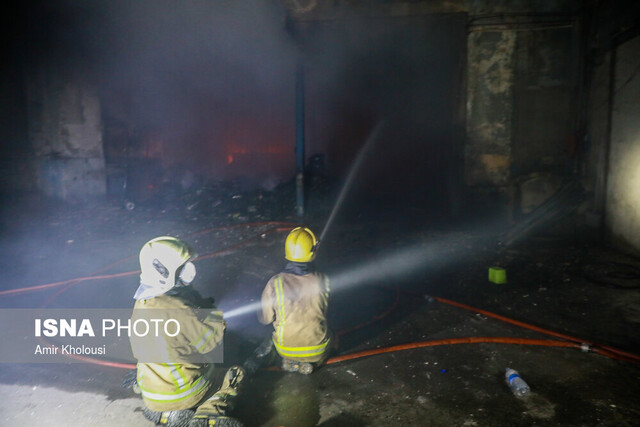 نجات یک زن و ۲ کودک در آتش سوزی یک ساختمان مسکونی