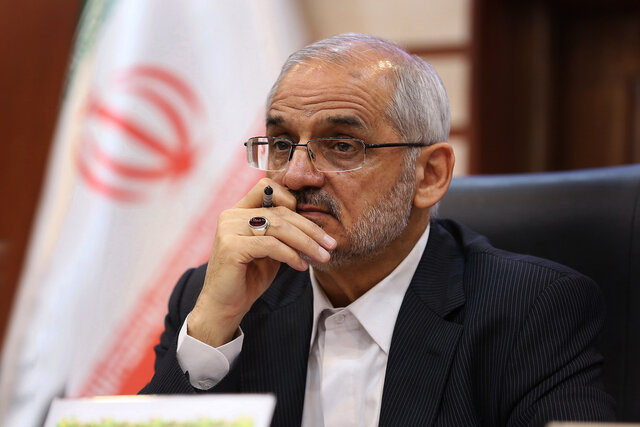 دستور وزیر آموزش و پرورش برای بررسی منصفانه تغییرات کتب درسی فارسی
