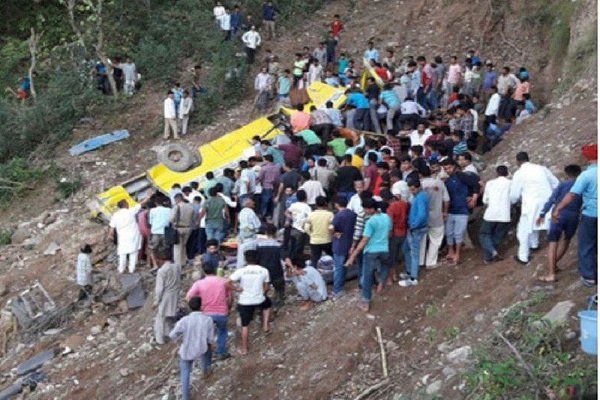 سقوط اتوبوس در نپال با ۳۰ کشته و زخمی