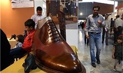کفشهای چینی دربازارمشهد خریدار ندارند/ مردم کفش برند ایرانی میخواهند اما پولشان نمیرسد